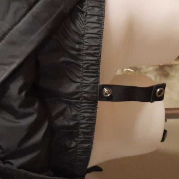 Burton Duchess snowboard jacket - Picture 14 of 16